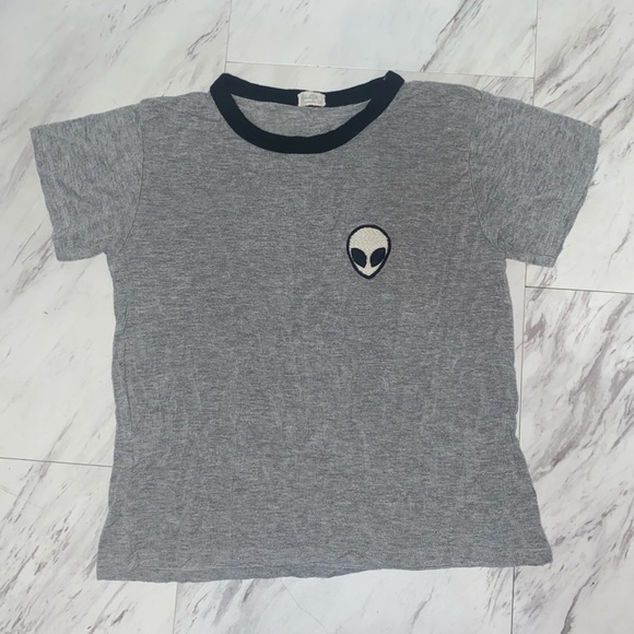Brandy Melville Alien Top - Picture 1 of 3